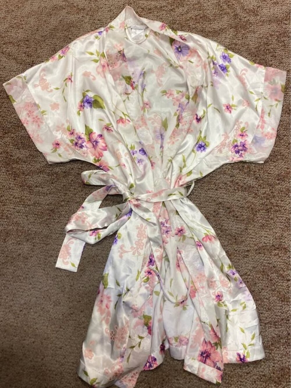 Secret Treasures Women’s Floral Robe Size Small White Pink Purple Lace Trim Silk
